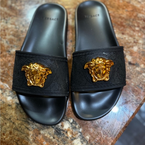 New without tags black Versace Slides Size 38 - Picture 3 of 4